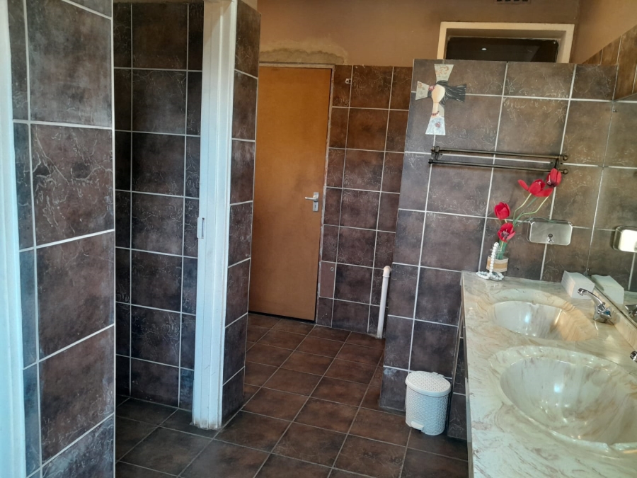 7 Bedroom Property for Sale in Rustenburg Central North West